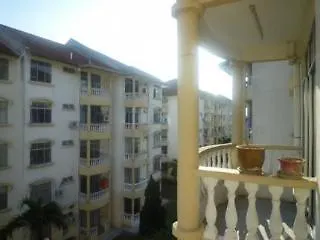 Malacca Pelangi Holiday Apartment 2*,